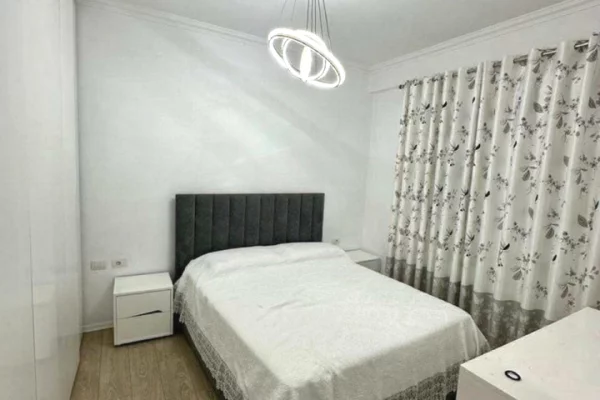 Shtepi ne shitje Apartament ne Tirane, 3+1, Mobilimi E mobiluar, Pagesa 230,000  Euro.