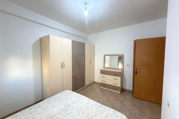 Shtepi me qera Apartament ne Tirane, 2+1, Mobilimi E mobiluar, Pagesa 55,000  Leke.