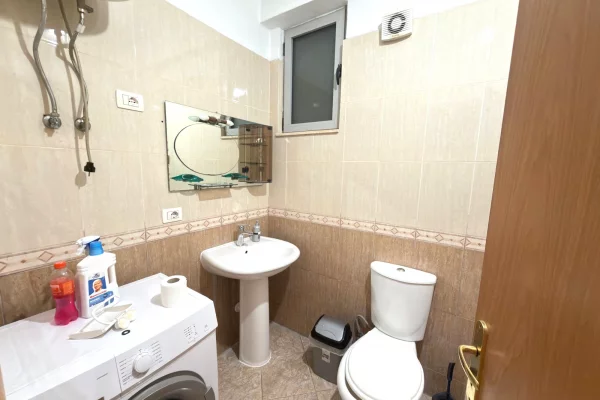 Shtepi me qera Apartament ne Tirane, 2+1, Mobilimi E mobiluar, Pagesa 55,000  Leke.