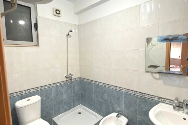 Shtepi me qera Apartament ne Tirane, 2+1, Mobilimi E mobiluar, Pagesa 55,000  Leke.