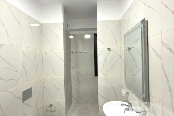 Shtepi me qera Apartament ne Tirane, 2+1, Mobilimi E mobiluar, Pagesa 62,000  Leke.