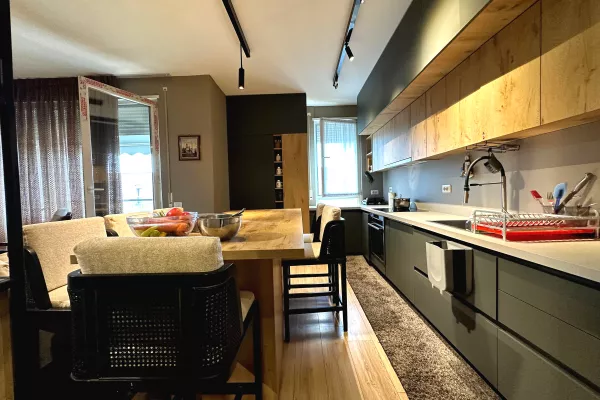 Shtepi ne shitje Apartament ne Tirane, 3+1, Mobilimi E mobiluar, Pagesa 300,000  Euro.