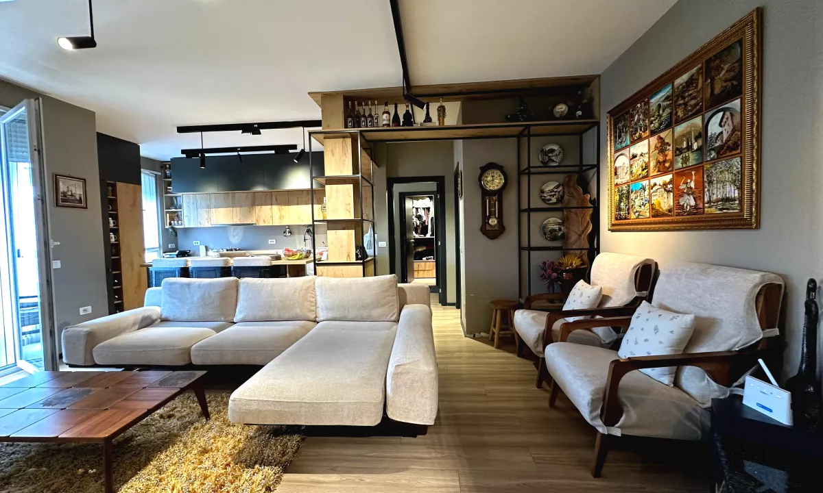 Shtepi ne shitje Apartament ne Tirane, 3+1, Mobilimi E mobiluar, Pagesa 300,000  Euro.