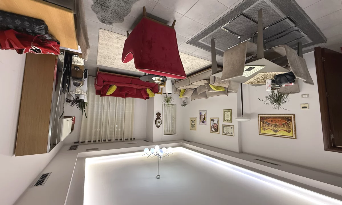 Shtepi ne shitje Apartament ne Tirane, 3+1, Mobilimi E mobiluar, Pagesa 179,000  Euro.