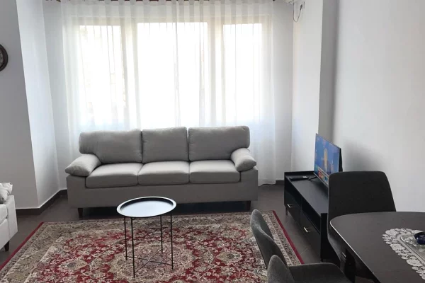 Shtepi me qera Apartament ne Tirane, 1+1, Mobilimi E mobiluar, Pagesa 500  Euro.