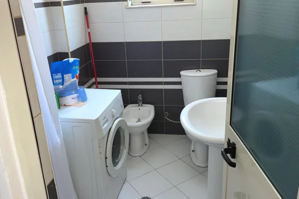 Shtepi me qera Apartament ne Tirane, 1+1, Mobilimi E mobiluar, Pagesa 500  Euro.