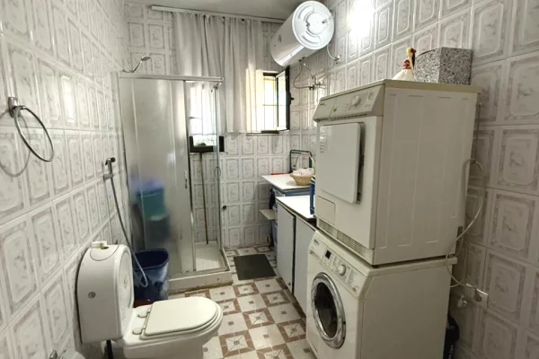 Shtepi ne shitje Apartament ne Tirane, 2+1, Mobilimi E mobiluar, Pagesa 120,000  Euro.