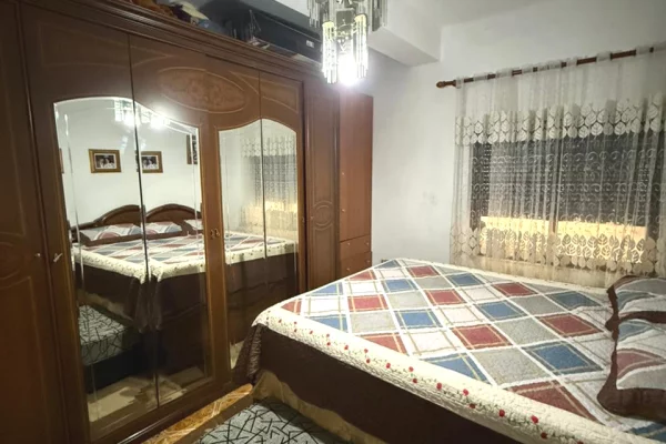 Shtepi ne shitje Apartament ne Tirane, 2+1, Mobilimi E mobiluar, Pagesa 120,000  Euro.
