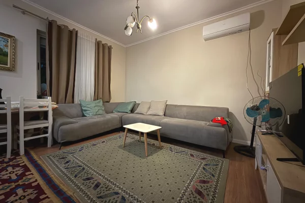 Shtepi me qera Apartament ne Tirane, 2+1, Mobilimi E mobiluar, Pagesa 750  Euro.