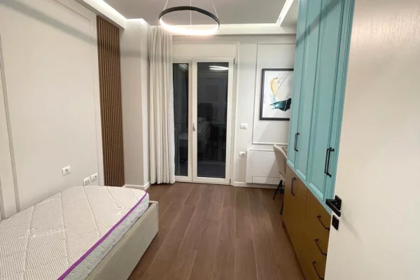 Shtepi me qera Apartament ne Tirane, 2+1, Mobilimi E mobiluar, Pagesa 1,500  Euro.