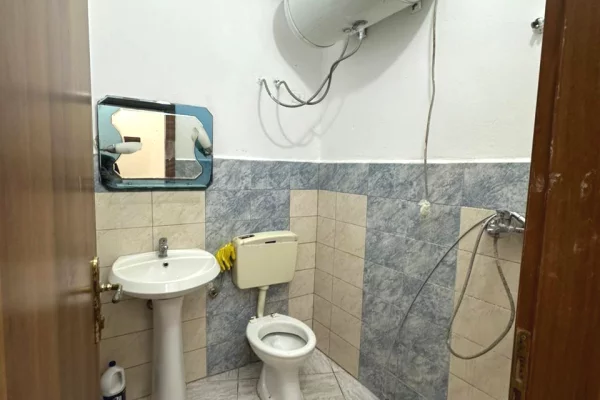 Shtepi ne shitje Apartament ne Tirane, 1+1, Mobilimi Bosh, pa mobiluar, Pagesa 178,000  Euro.