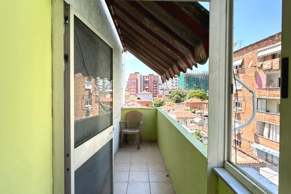 Shtepi ne shitje Apartament ne Tirane, 1+1, Mobilimi Bosh, pa mobiluar, Pagesa 178,000  Euro.