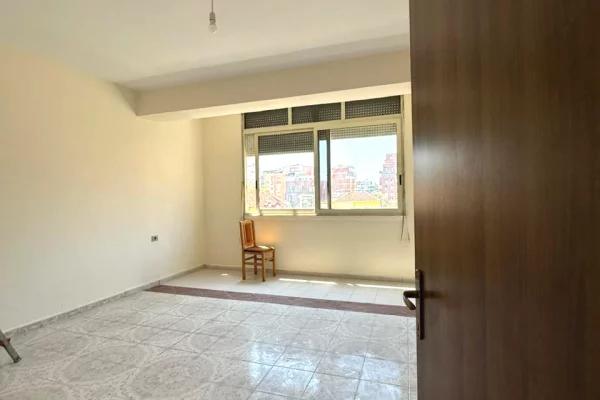 Shtepi ne shitje Apartament ne Tirane, 1+1, Mobilimi Bosh, pa mobiluar, Pagesa 178,000  Euro.