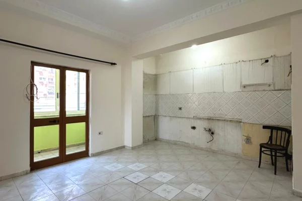 Shtepi ne shitje Apartament ne Tirane, 1+1, Mobilimi Bosh, pa mobiluar, Pagesa 178,000  Euro.