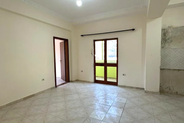 Shtepi ne shitje Apartament ne Tirane, 1+1, Mobilimi Bosh, pa mobiluar, Pagesa 178,000  Euro.