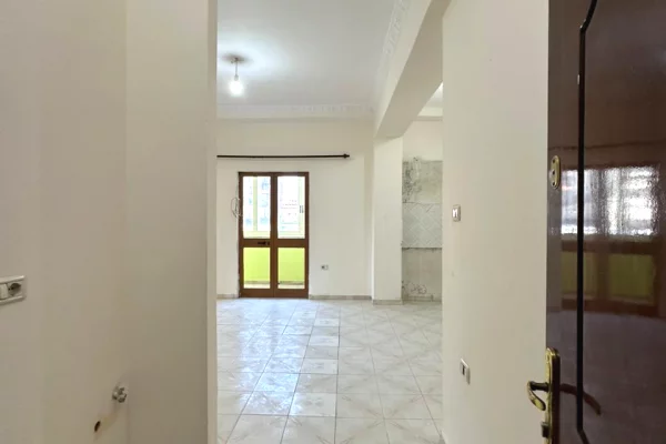 Shtepi ne shitje Apartament ne Tirane, 1+1, Mobilimi Bosh, pa mobiluar, Pagesa 178,000  Euro.