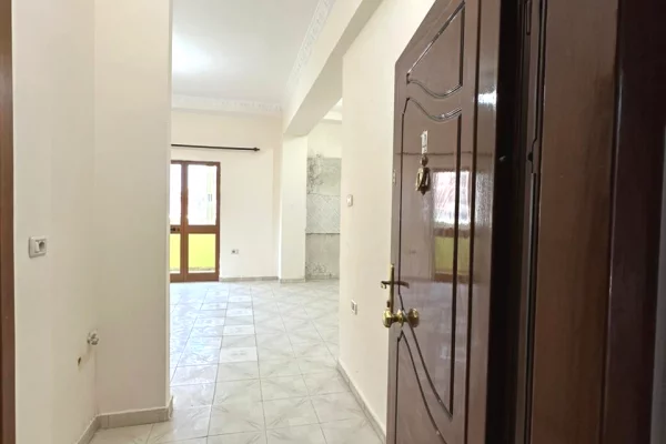Shtepi ne shitje Apartament ne Tirane, 1+1, Mobilimi Bosh, pa mobiluar, Pagesa 178,000  Euro.