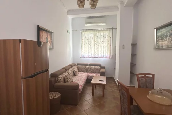 Shtepi me qera Apartament ne Tirane, 1+1, Mobilimi E mobiluar, Pagesa 60,000  Leke.