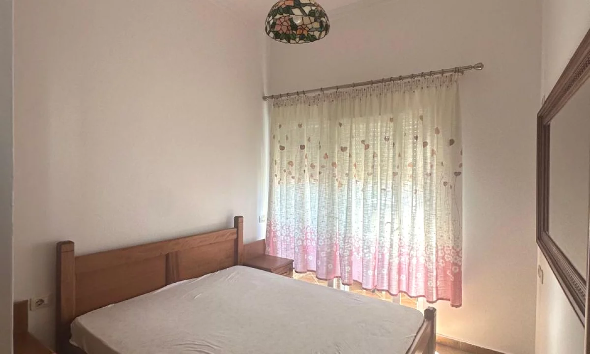 Shtepi me qera Apartament ne Tirane, 1+1, Mobilimi E mobiluar, Pagesa 60,000  Leke.