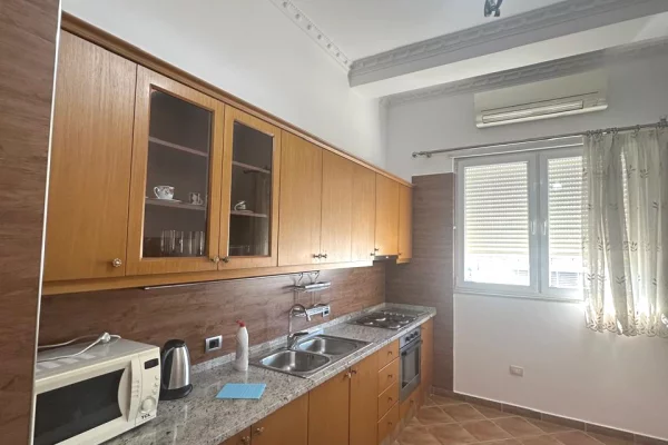 Shtepi me qera Apartament ne Tirane, 1+1, Mobilimi E mobiluar, Pagesa 60,000  Leke.
