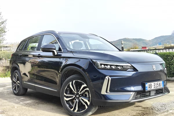 Skywell ET5 Elektrike ne gjendje perfekte, model Europian, autonomi 642 km.