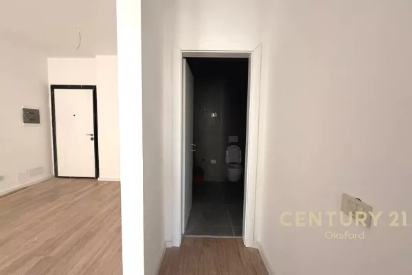 Business Property for Rent 3+1 in Tirana - 550 Euro