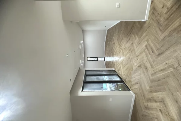 Shtepi me qera Apartament ne Tirane, 2+1, Mobilimi Bosh, pa mobiluar, Pagesa 1,100  Euro.