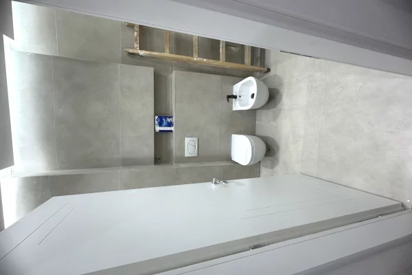 Shtepi me qera Apartament ne Tirane, 2+1, Mobilimi Bosh, pa mobiluar, Pagesa 1,100  Euro.