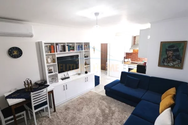 Apartament 1+1, Kompeksi Tom Doshi