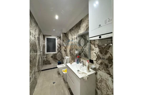 Shtepi ne shitje Apartament ne Tirane, 2+1, Mobilimi Bosh, pa mobiluar, Pagesa 125,000  Euro.