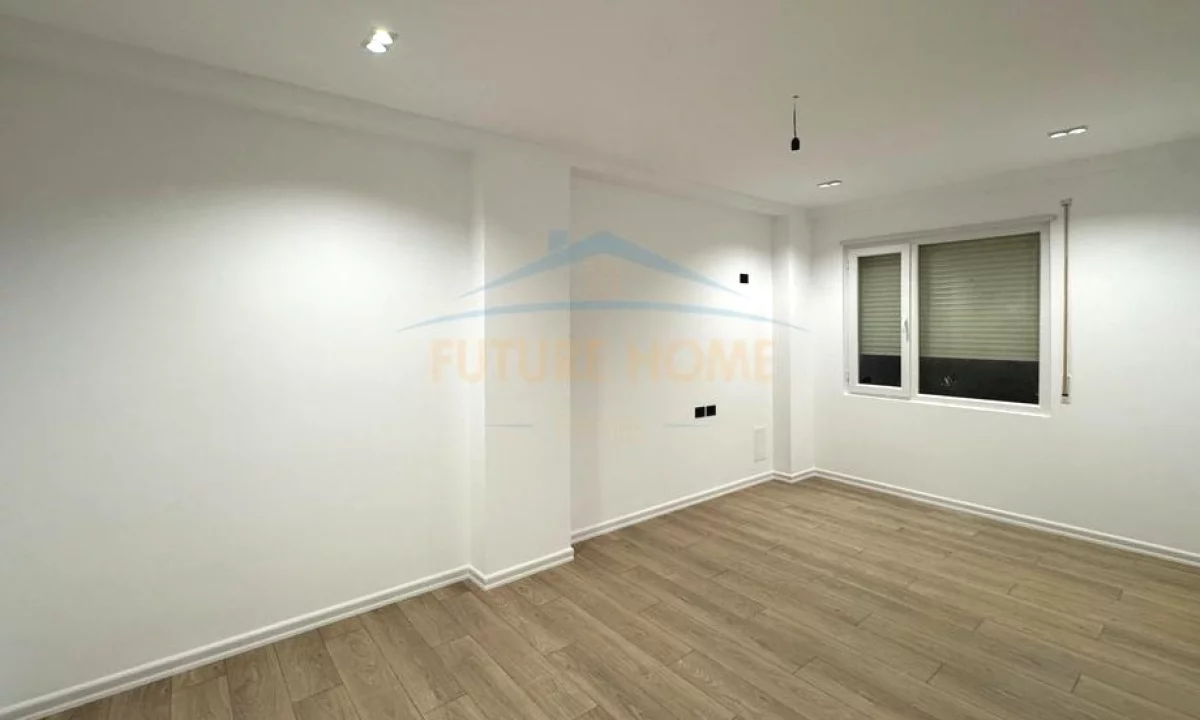 Shtepi ne shitje Apartament ne Tirane, 2+1, Mobilimi Bosh, pa mobiluar, Pagesa 125,000  Euro.