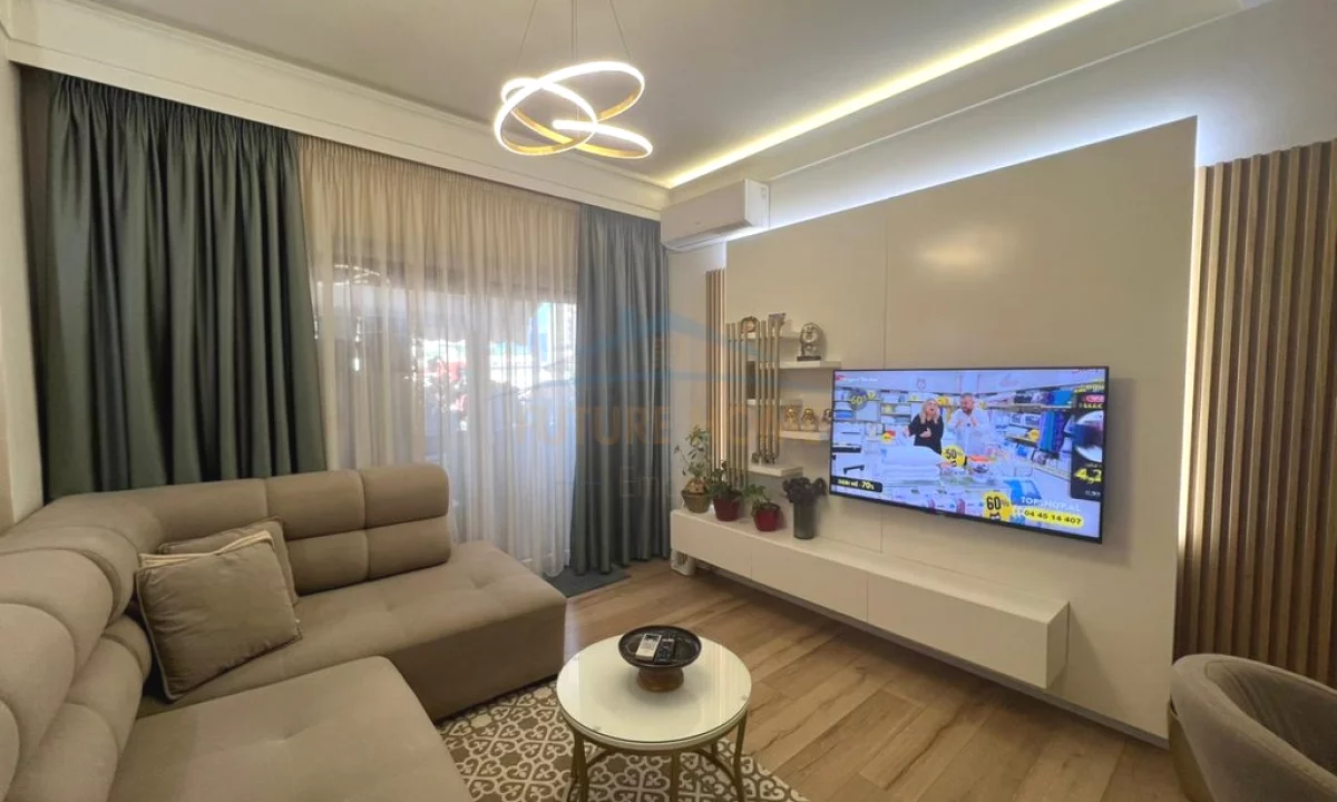 Shtepi ne shitje Apartament ne Tirane, 2+1, Mobilimi E mobiluar, Pagesa 250,000  Euro.