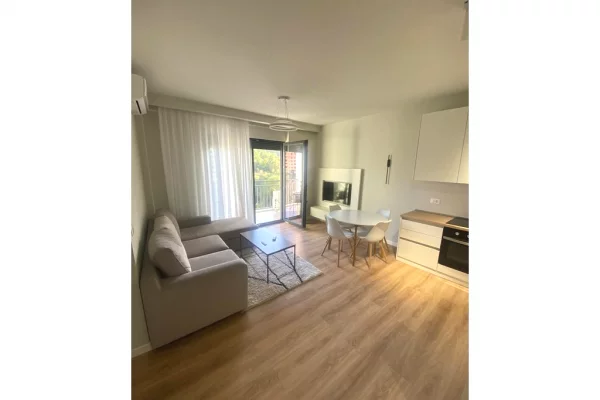 Shtepi me qera 2+1 ne Tirane - 750 Euro