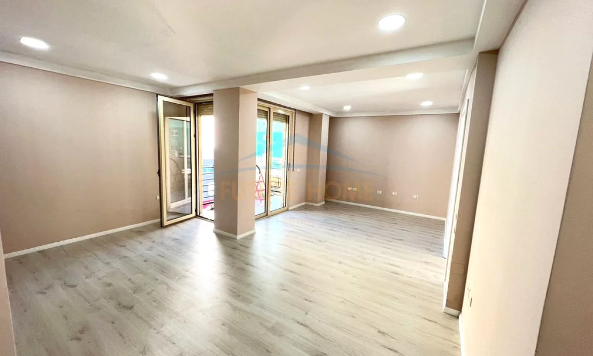 Shtepi me qera Apartament ne Tirane, 3+1, Mobilimi Bosh, pa mobiluar, Pagesa 1,000  Euro.