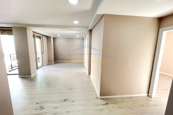 Shtepi me qera Apartament ne Tirane, 3+1, Mobilimi Bosh, pa mobiluar, Pagesa 1,000  Euro.