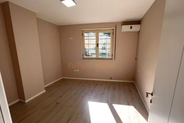 Shtepi me qera Apartament ne Tirane, 3+1, Mobilimi Bosh, pa mobiluar, Pagesa 1,000  Euro.