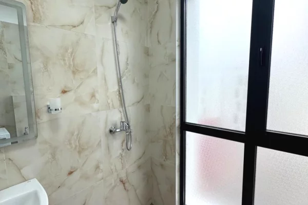 Appartamento in vendita a Tirana 1+1, Arredato