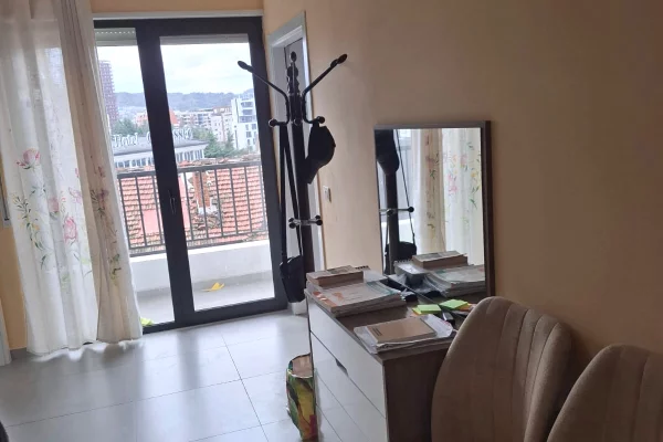 Shtepi me qera Apartament ne Tirane, 2+1, Mobilimi E mobiluar, Pagesa 750  Euro.