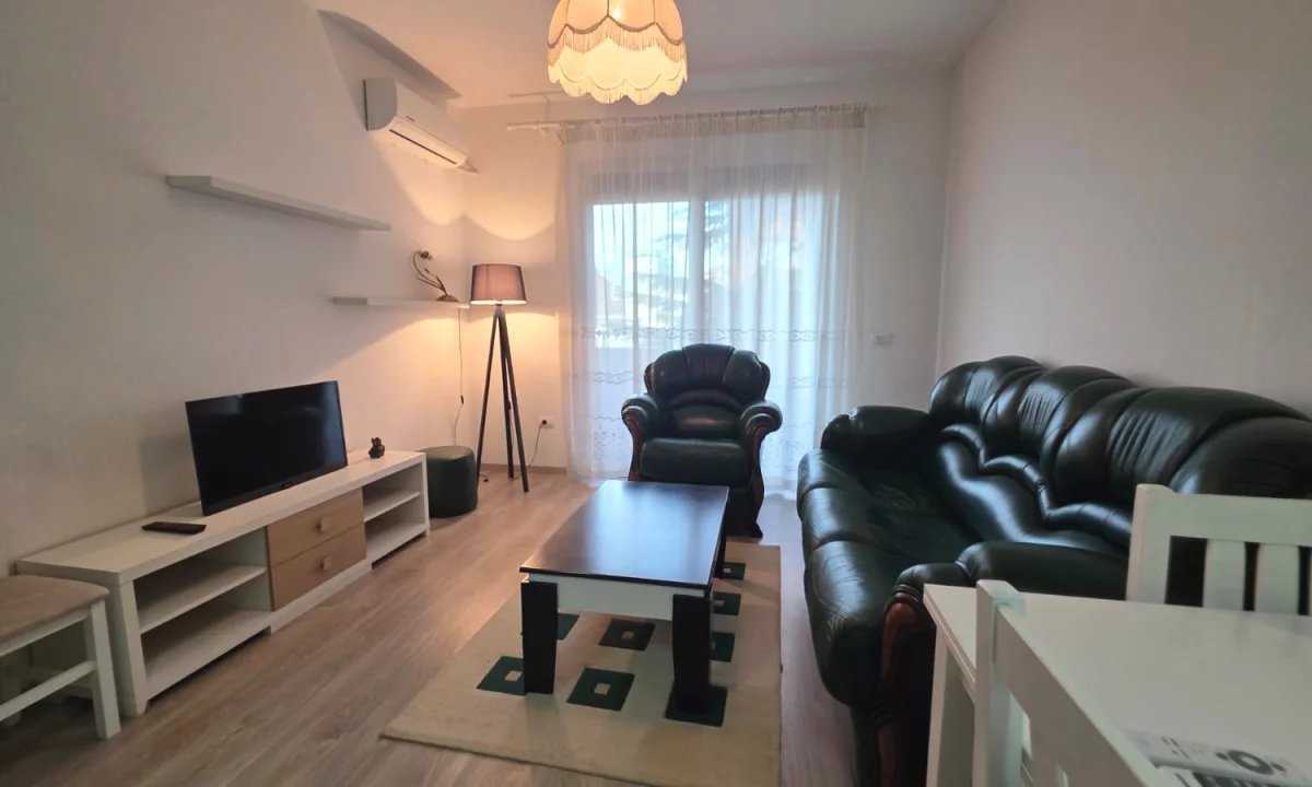 Shtepi me qera Apartament ne Tirane, 1+1, Mobilimi E mobiluar, Pagesa 60,000  Leke.