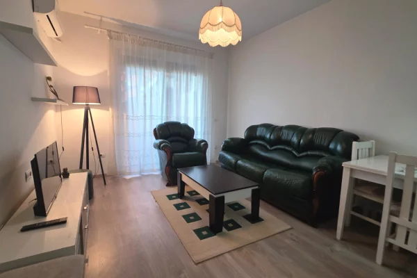 Shtepi me qera Apartament ne Tirane, 1+1, Mobilimi E mobiluar, Pagesa 60,000  Leke.