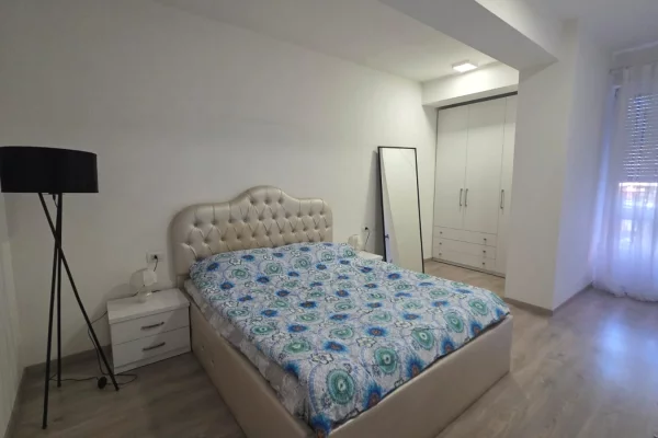 Shtepi me qera Apartament ne Tirane, 1+1, Mobilimi E mobiluar, Pagesa 60,000  Leke.