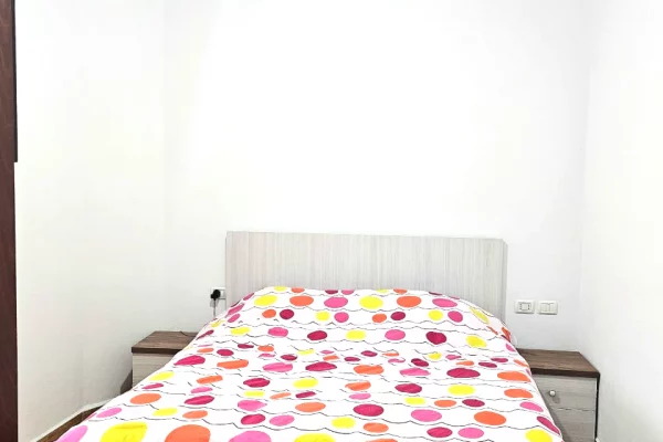 Shtepi me qera Apartament ne Tirane, 2+1, Mobilimi E mobiluar, Pagesa 430  Euro.