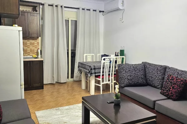 Shtepi me qera Apartament ne Tirane, 2+1, Mobilimi E mobiluar, Pagesa 430  Euro.