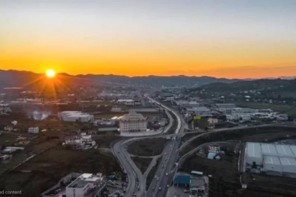 Ambient biznesi me qera 4+1 ne Tirane - 3,500 Euro