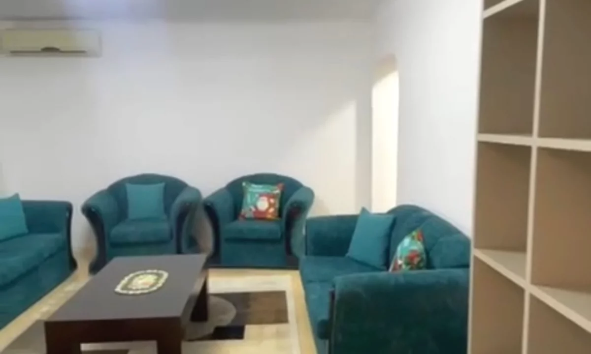 Appartamento in vendita a Tirana 2+1, SemiArredato