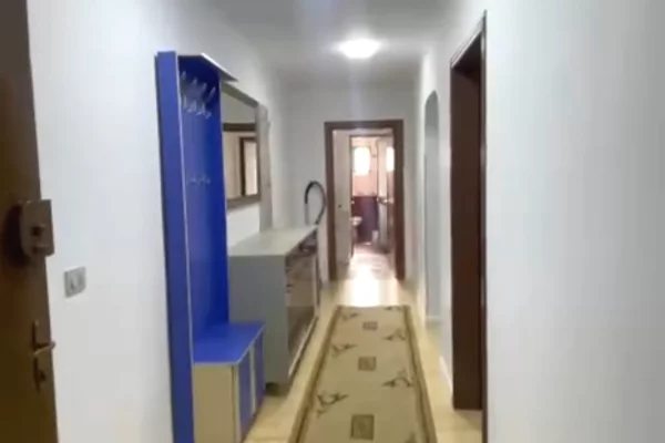 Appartamento in vendita a Tirana 2+1, SemiArredato