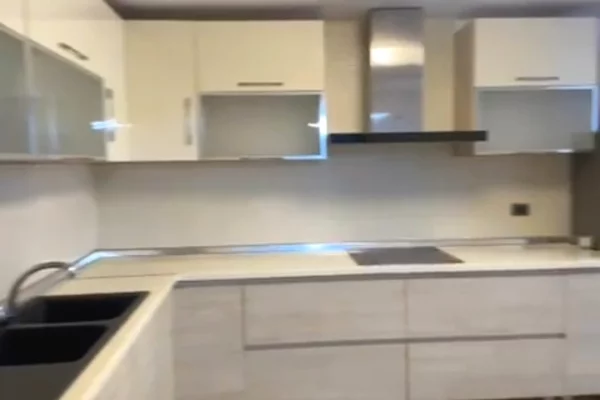 Appartamento in vendita a Tirana 2+1, SemiArredato