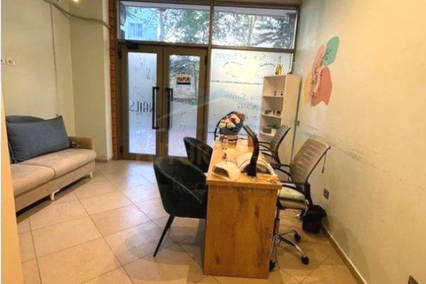 Business Property for Rent 1+1 in Tirana - 250 Euro