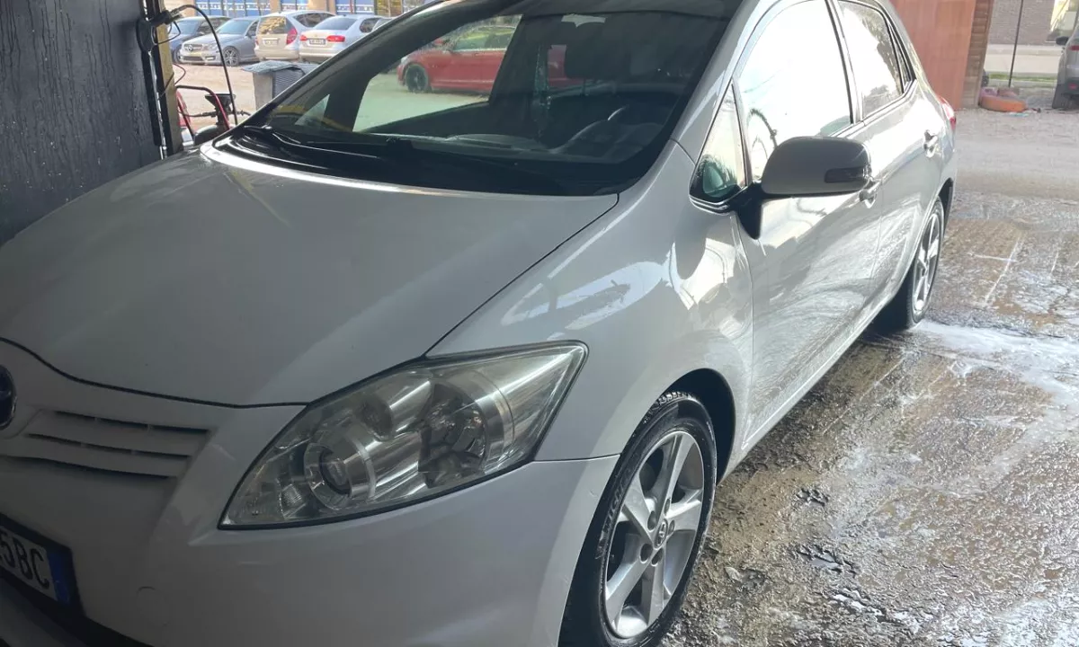 Auto in Vendita a Tirana, Toyota, 2011 Diesel,Kambio Manual Pagamento 5,900  Euro.