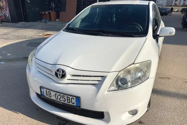 Auto in Vendita a Tirana, Toyota, 2011 Diesel,Kambio Manual Pagamento 5,900  Euro.